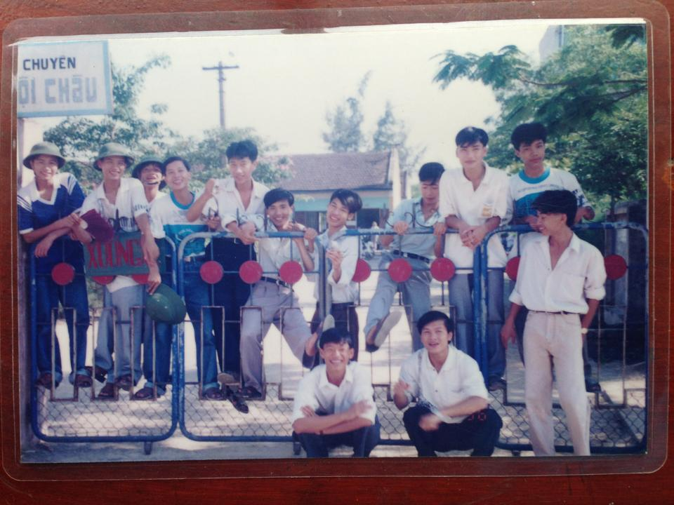 A group of people posing for a photo

Description automatically generated